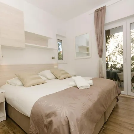 Jadro شقة ماكارسكا